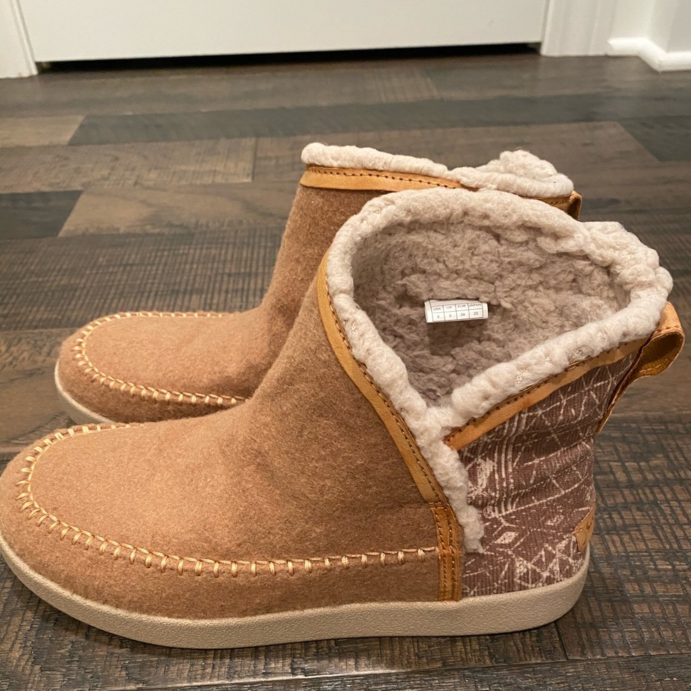 Sanuk bootah ojai shoes size 8